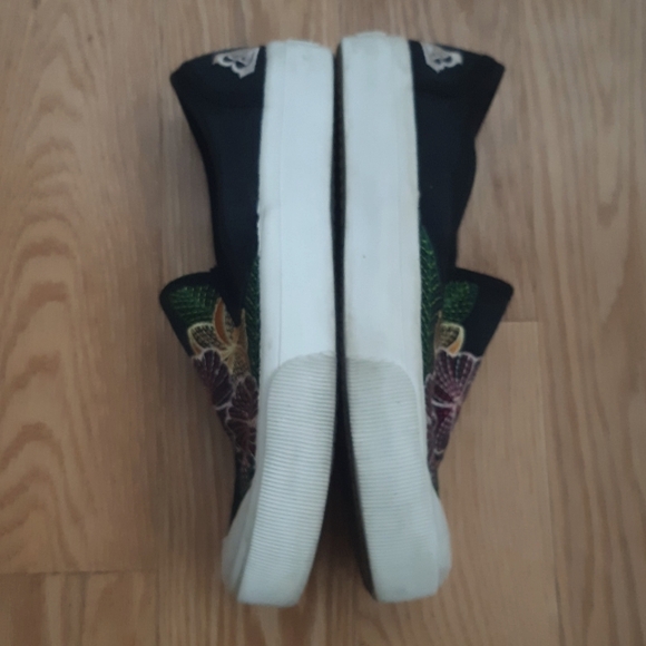 Roxy Pepperdine Canvas Slip On Shoes - Picture 6 of 7